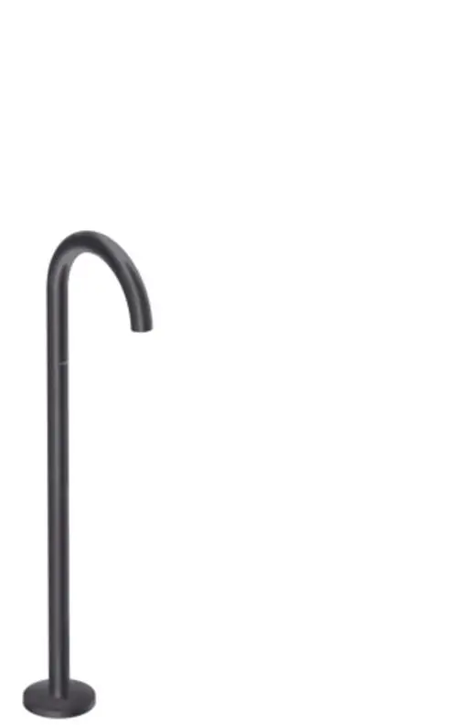 Schwarze, minimalistische Badarmatur mit einem geschwungenen Auslauf, stehend auf einem stabilen Sockel.